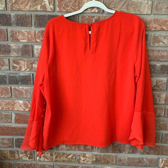 Women's Vince Camuto Large Red Bell Sleeve Keyhole Back Polyester Blouse EUC - Picture 2 of 13
